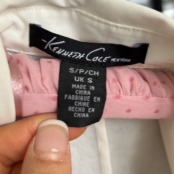 Kenneth Cole New York Ivory sleeveless blouse size small petite - Picture 4 of 5